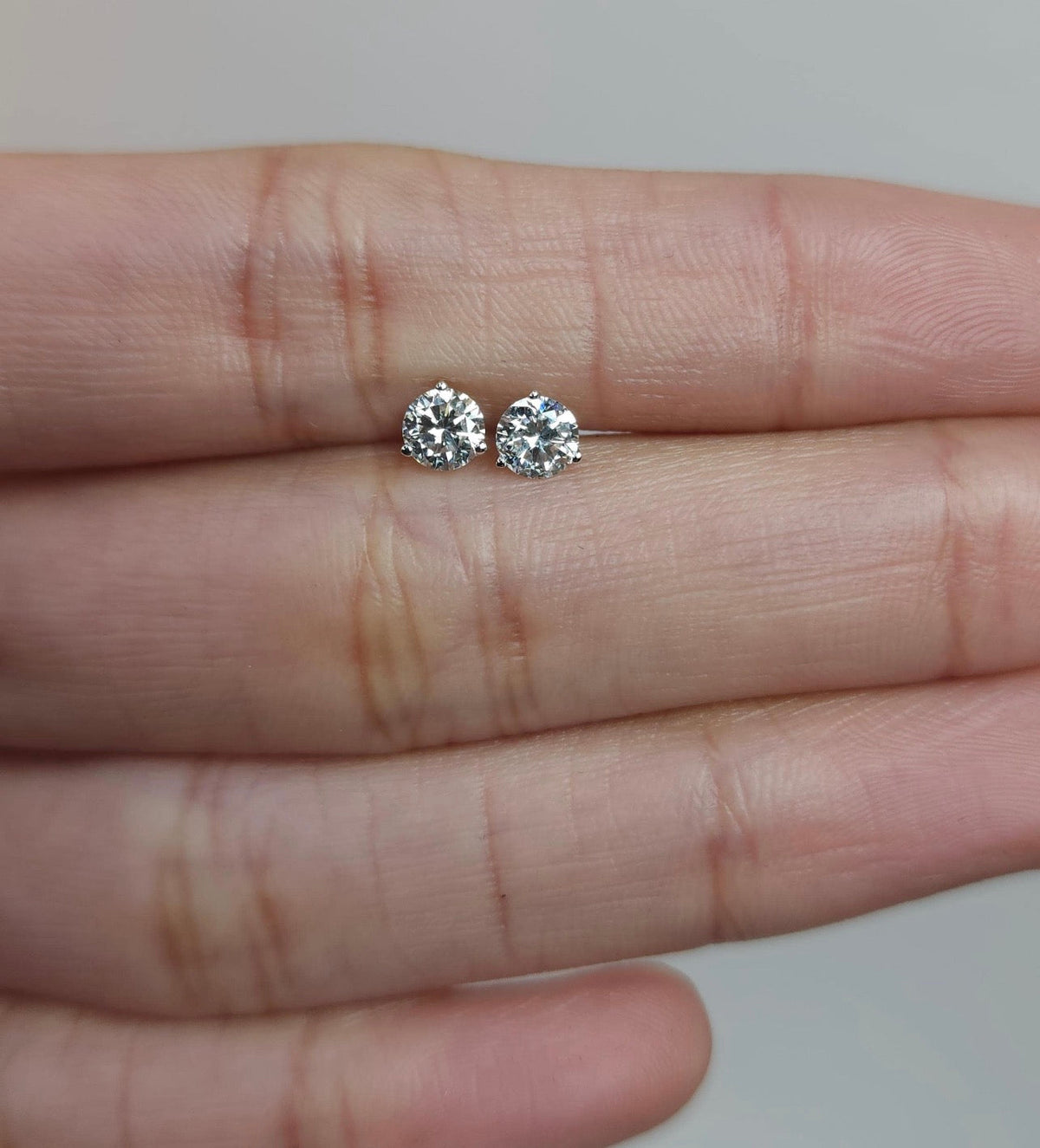 1ct Round Cut Stud Earrings
