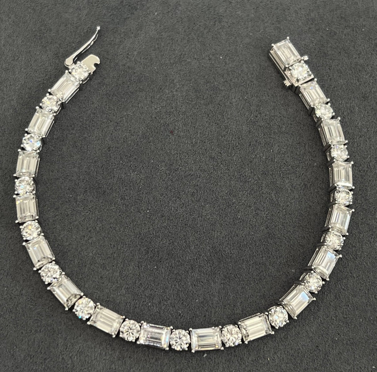 Emerald & Round Cut Tennis Bracelet