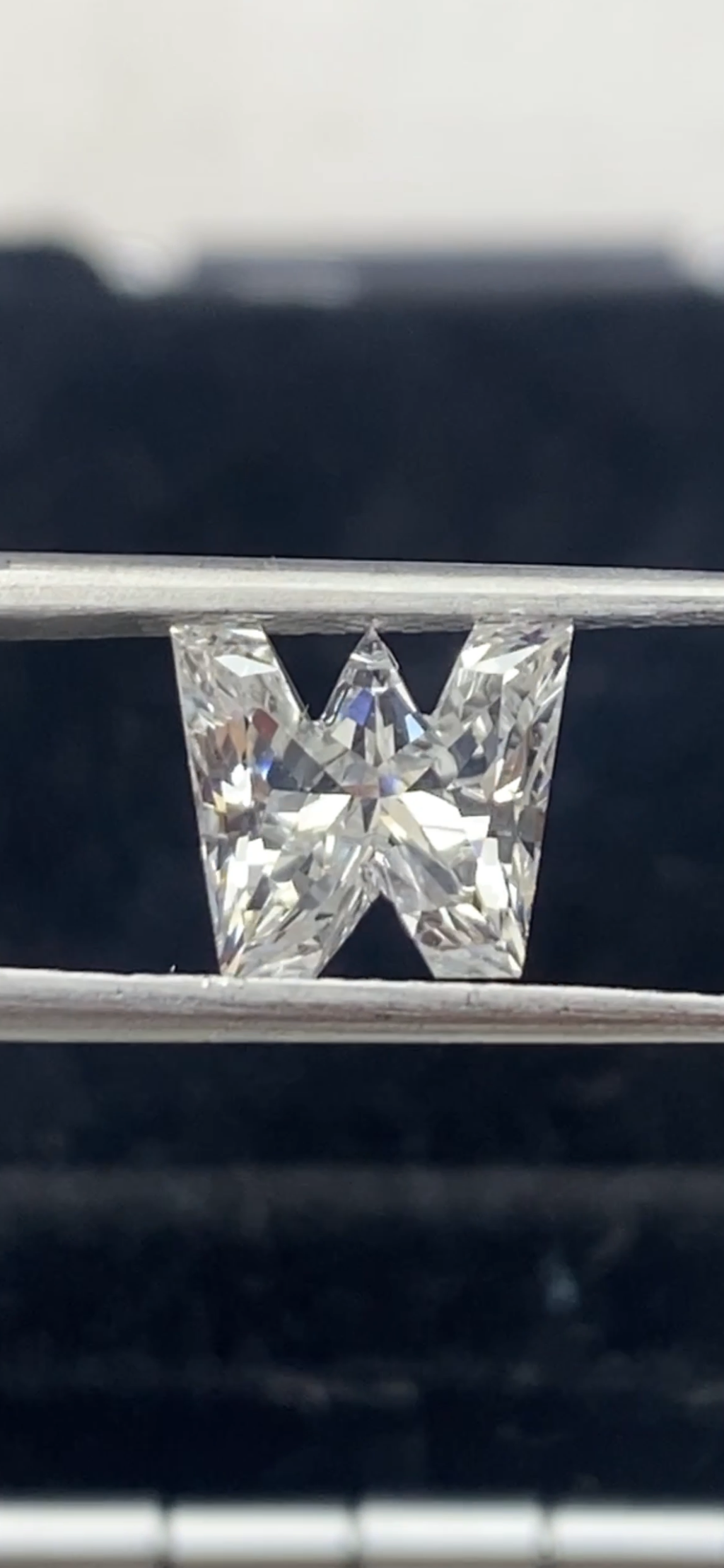 W SHAP DIAMOND