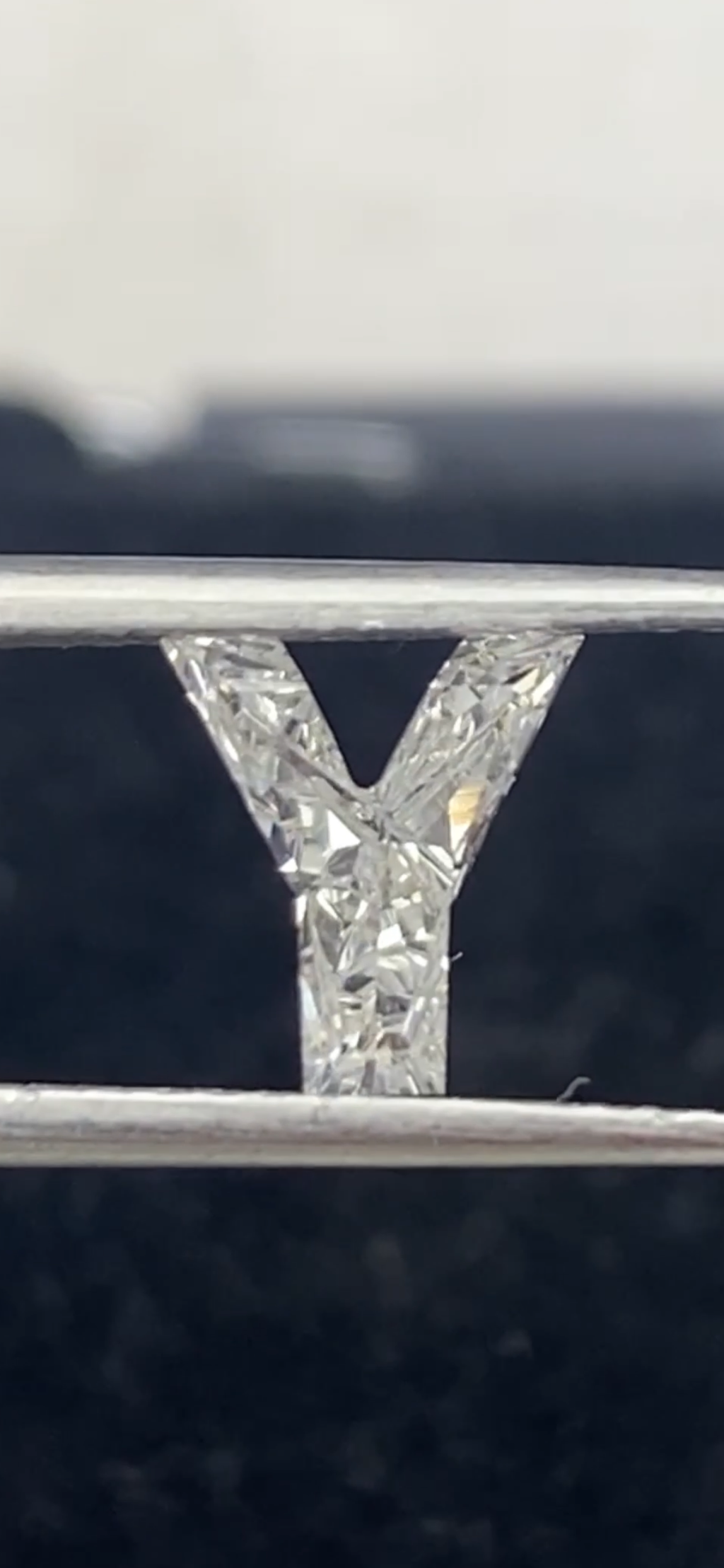 Y SHAP DIAMOND