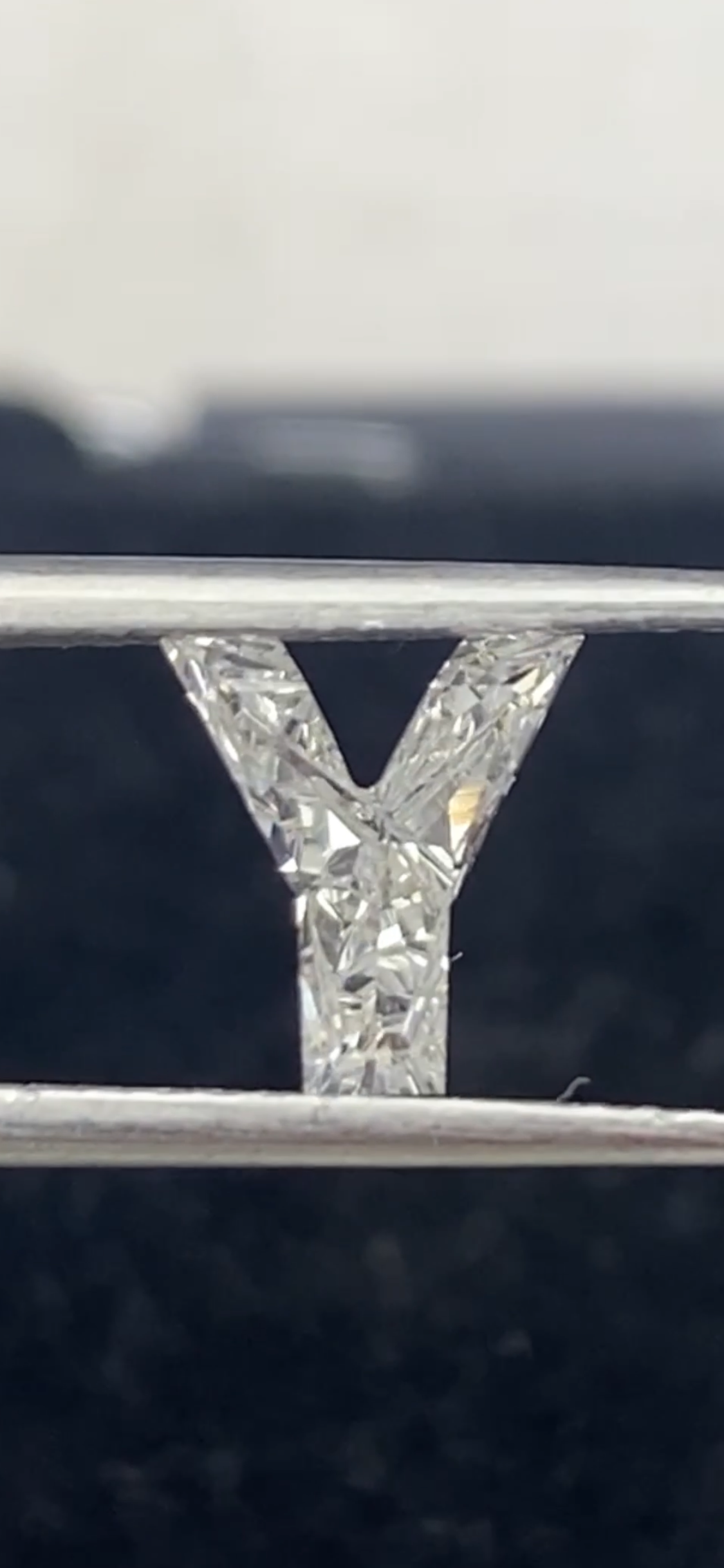 Y SHAP DIAMOND