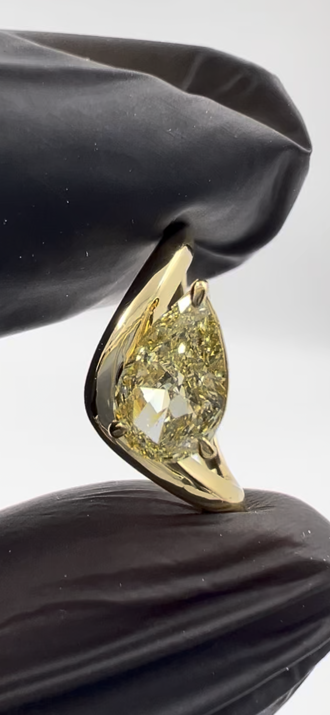 1.00CT PEAR FANCY YELLOW DIAMOND CURVY BAND PINKY FINGER RING