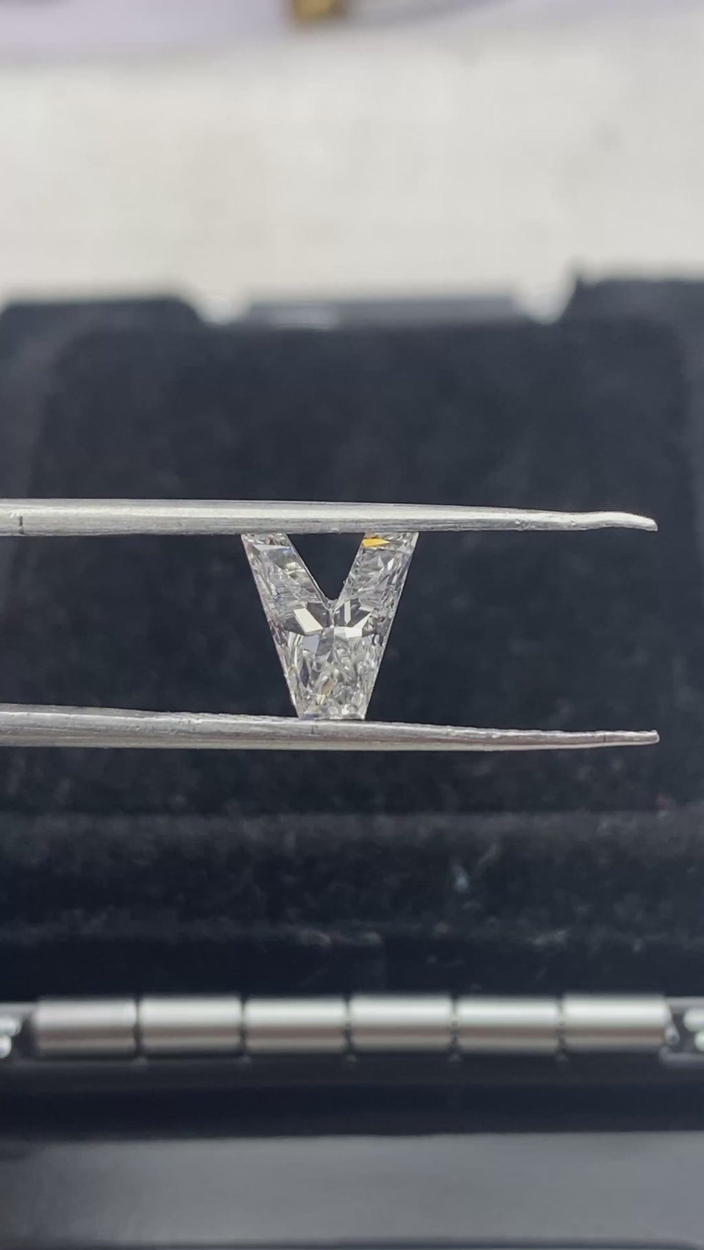 V SHAP DIAMOND
