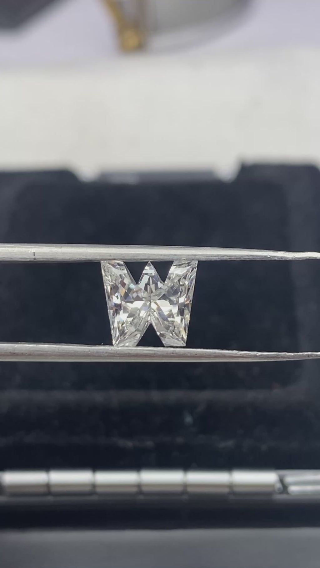 W SHAP DIAMOND