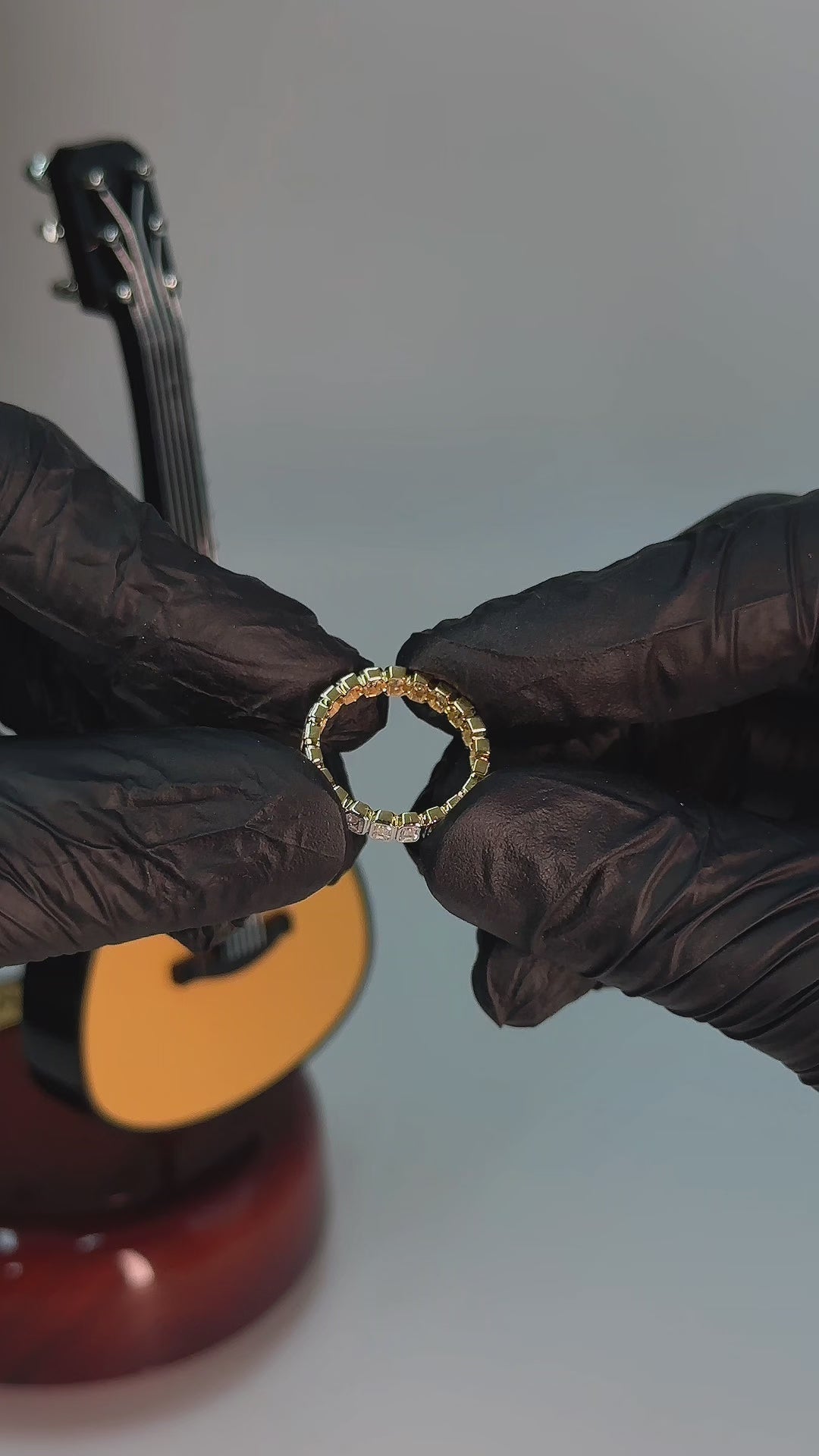 1.25 CRT EMRALD EAST WEST BEZEL SET RING